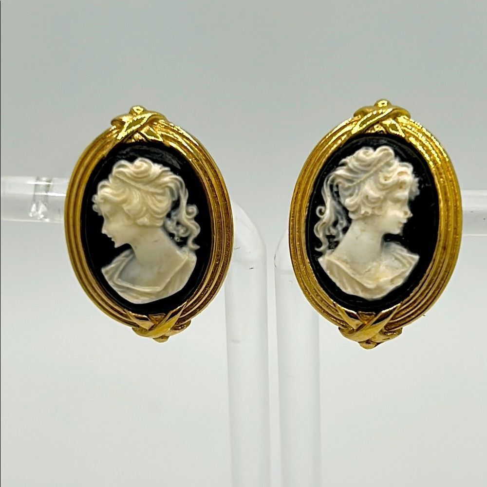 Vintage Gold tone and Black Cameo Earrings - Clip on